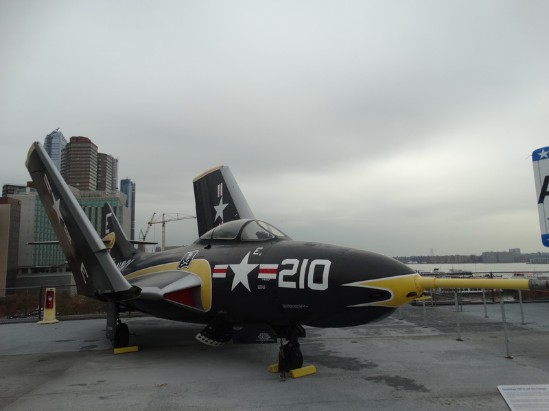 p-Grumman-F9-F-8.jpg